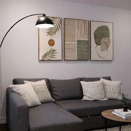 Hip Nyc Hideaway In Lively East Village Apartment New York