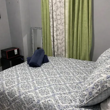 Apartment In A 2 Bedrooms Long Island City, Kitchen And Bathroom Shared With Very Host *