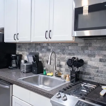 Apartment Brand New 3br 2ba Next To Park, Elevator *