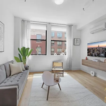 Beautifully Renovated 1 Bedroom In Prime Manhattan Apartment