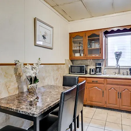 Apartment Easy Train Access! Quiet Commuter New York