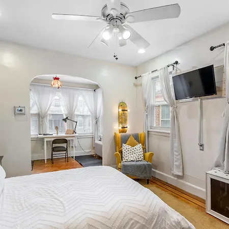 Impeccable 1br Unit In Brooklyn