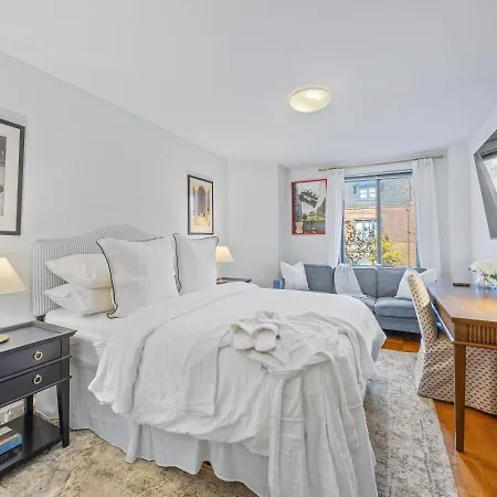 Chelsea 1br In Shared With Laundry And Rooftop Apartment *