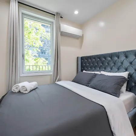Spacious 3 Bed 3 Bath Unit In Upper East Side Apartment New York