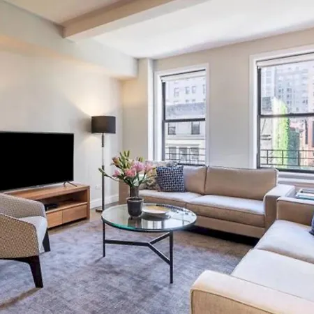 Spacious 3 Bed 3 Bath Unit In Upper East Side *