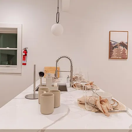 Chic In Brooklyn W Washer & Dryer
