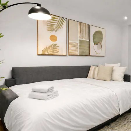 Hip Nyc Hideaway In Lively East Village * New York