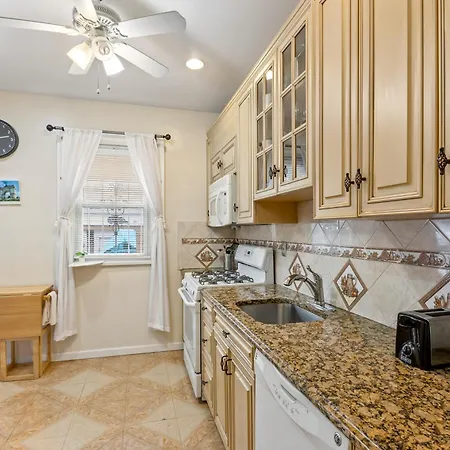 Impeccable 1br Unit In Brooklyn Apartment