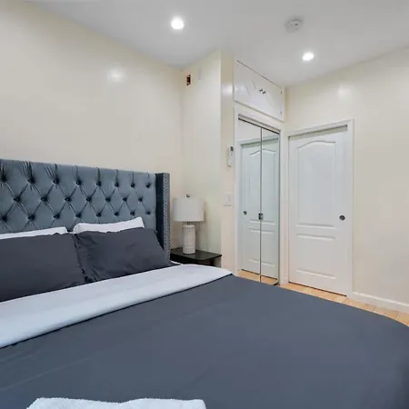Apartment Spacious 3 Bed 3 Bath Unit In Upper East Side New York