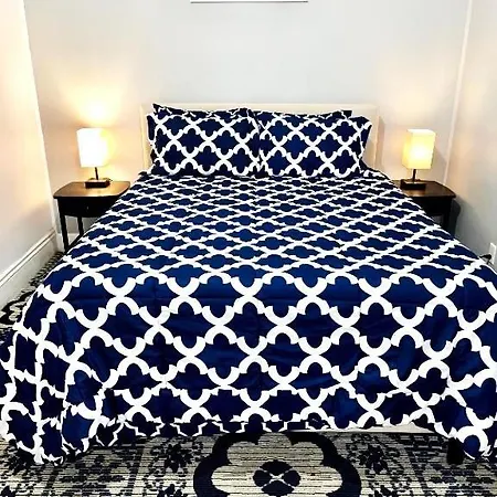 3 Bedroom In Lic, 2 Stops To Manhattan! Apartment