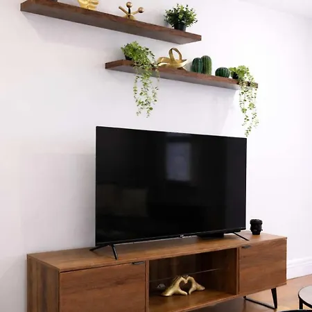 Hip Nyc Hideaway In Lively East Village Apartment New York