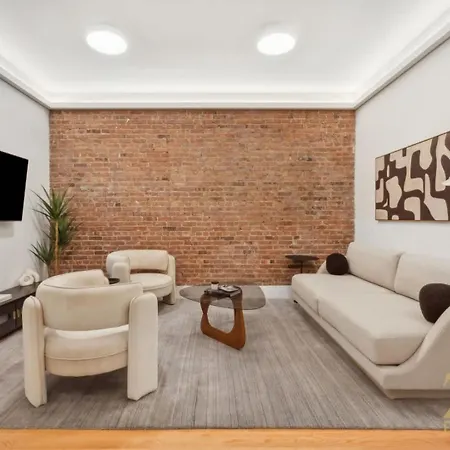 Spacious 1-bedroom Retreat Near Park *