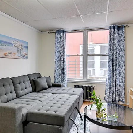 Easy Train Access! Quiet Commuter * New York