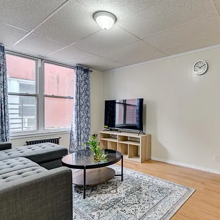 Apartment Easy Train Access! Quiet Commuter *