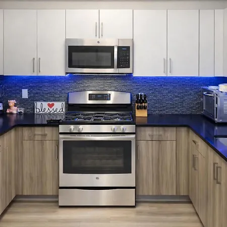 Stylish Downtown Brooklyn Near Subway & Manhattan Apartment
