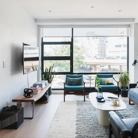 Stylish Williamsburg One Bedroom Near Manhattan Apartment