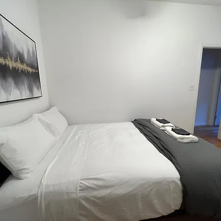 Signature By Times Square Apartment