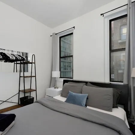 Spacious 3 Bedroom In Prime Location Of Nyc * New York