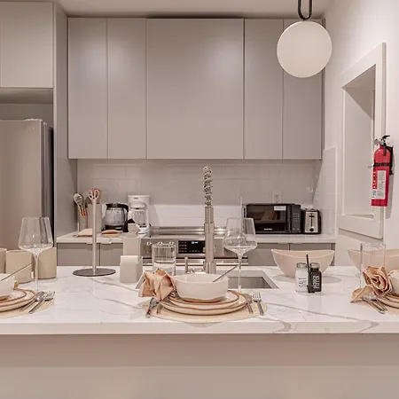 Chic In Brooklyn W Washer & Dryer *