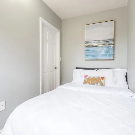 Stunning 3 Bed Fully Furnished *