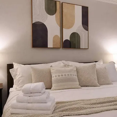 Hip Nyc Hideaway In Lively East Village Apartment New York