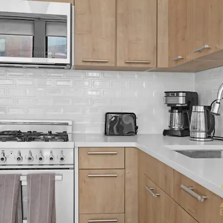 Beautifully Renovated 1 Bedroom In Prime Manhattan New York