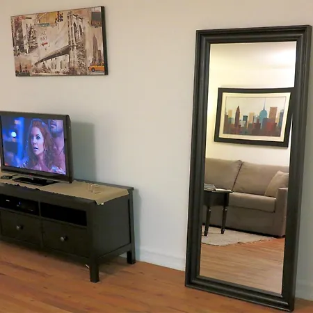 Apartment Rated 1br - Lenox 127