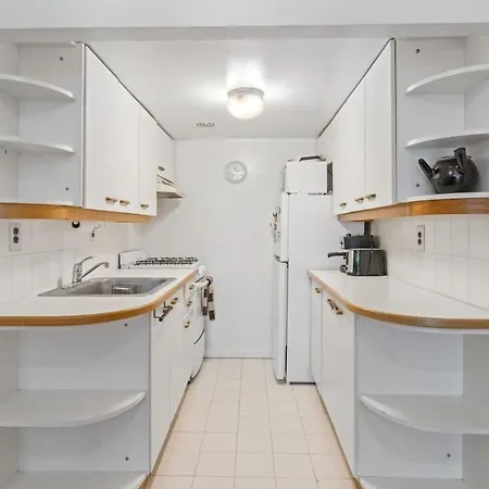 Stylish In Park In Location Ever Apartment