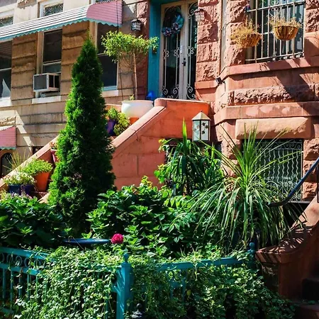 Apartment Unique Brooklyn Brownstone Bedstuy *