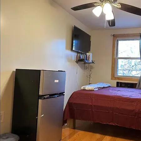Hazari House Pine St Apartment