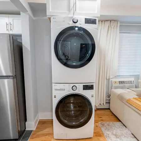 Spacious 3br Nyc Home, 3-min Walk Subway, Kitchen & Ac Apartment *