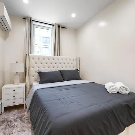 Spacious 3 Bed 3 Bath Unit In Upper East Side Apartment