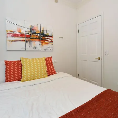 Apartment 10th Avenue Urban Retreat- 3br Nyc New York