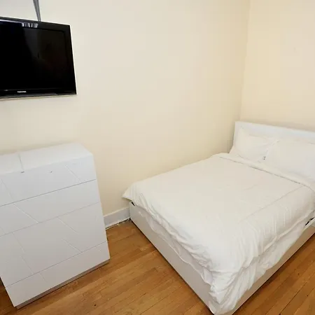 Comfy 3 Bedroom 1 Bath In Nyc *