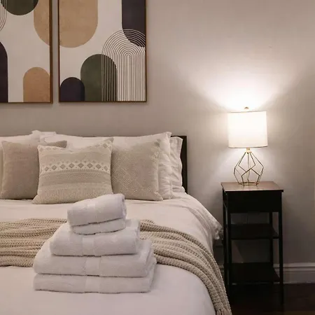 Hip Nyc Hideaway In Lively East Village *