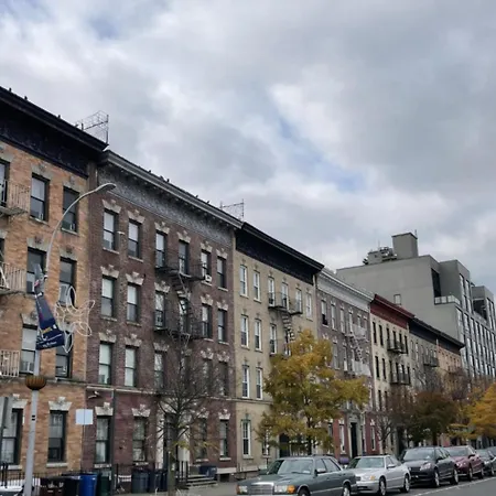 In A 2 Bedrooms Long Island City, Kitchen And Bathroom Shared With Very Host Apartment