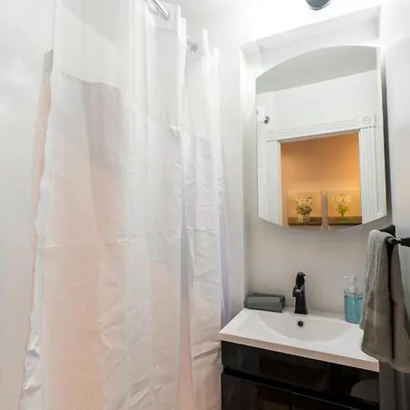 Prestige Gramercy Park Apartment *