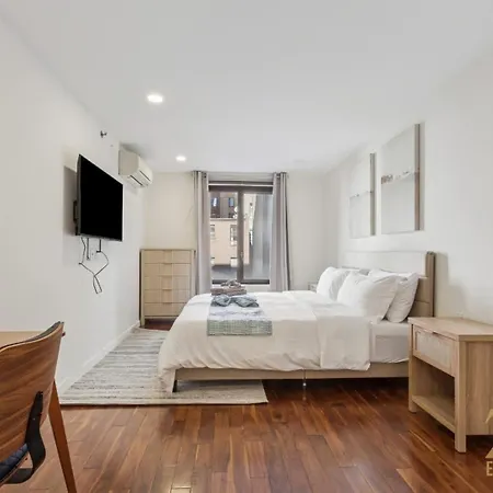Apartment Stylish 2-bedroom Near Park - Laundry - Elevator