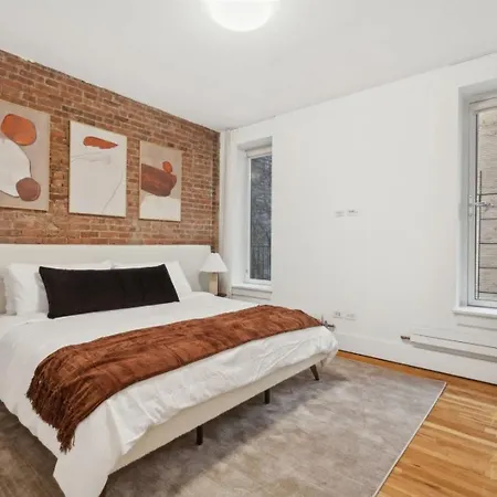 Spacious 1-bedroom Retreat Near Park *