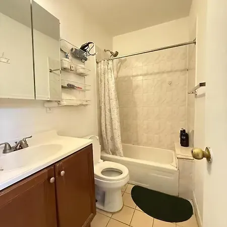 Cozy Private In Downtown Flushing
