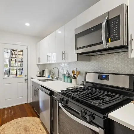 Apartment Enchanting Brownstone With A Magical Garden New York
