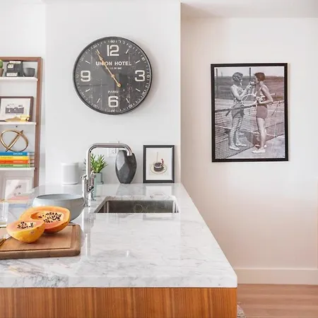 Stylish Williamsburg One Bedroom Near Manhattan New York