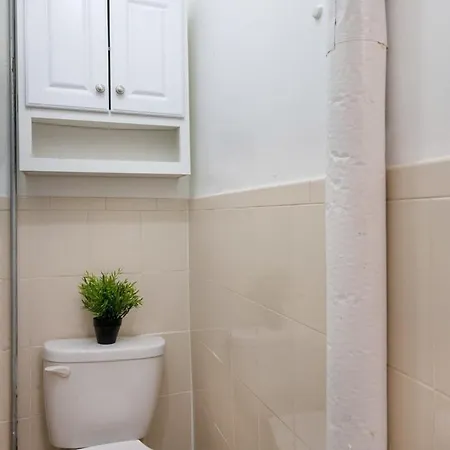 Apartment Prime Location 1br Newly Furnished