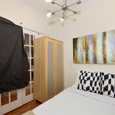 10th Avenue Urban Retreat- 3br Nyc Apartment New York
