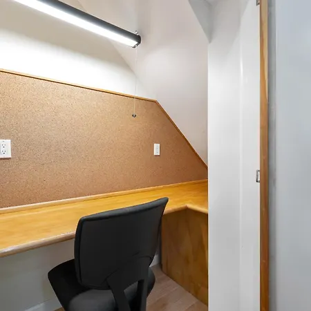 Spacious 3 Bed 3 Bath Unit In Upper East Side Apartment *