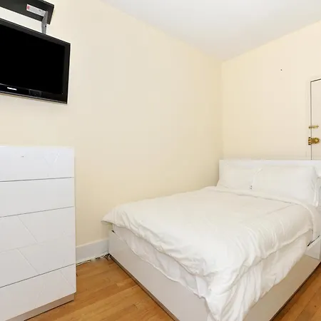 Comfy 3 Bedroom 1 Bath In Nyc Apartment New York