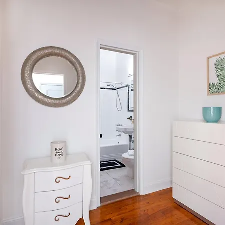 Bright And Comfy In Nyc Apartment *