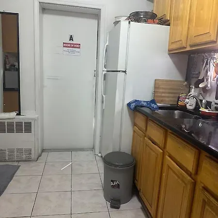 Cozy Private In Downtown Flushing Apartment