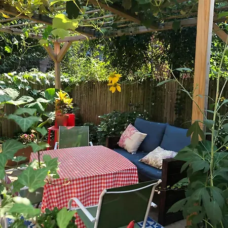 Apartment Enchanting Brownstone With A Magical Garden New York