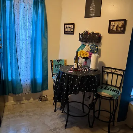 Cozy 2 Bedroom In Thriving Crown Heights Area
